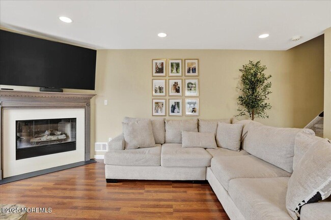 Building Photo - 7 Lucia Ct