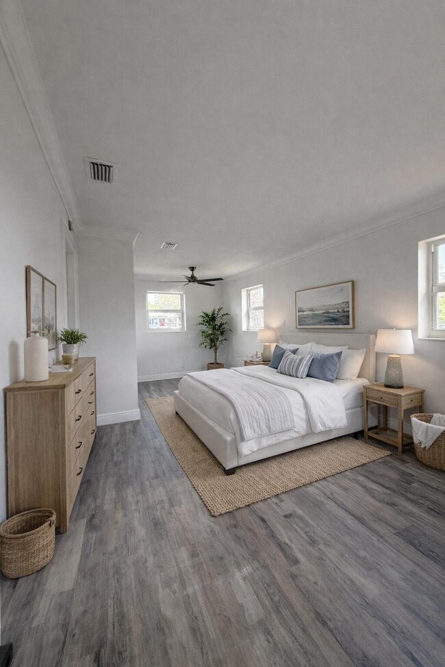 Building Photo - 442 SW 14th Ct