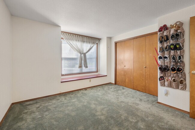 Building Photo - 10490 W Wildrose Ct