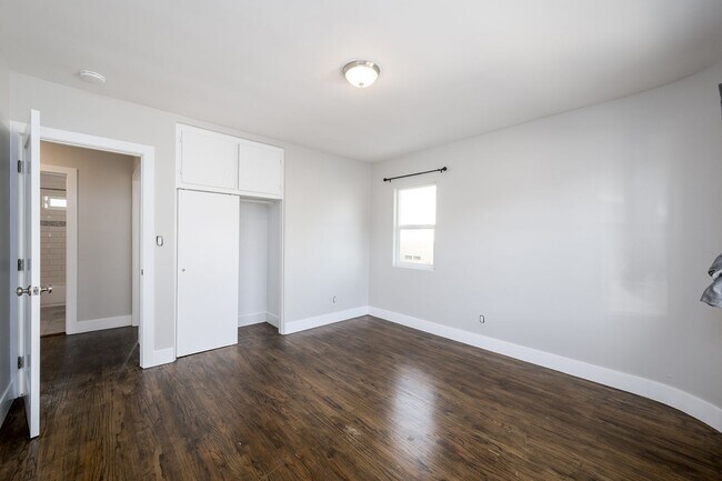 Building Photo - 3139 Nimitz Blvd, San Diego, CA 92106