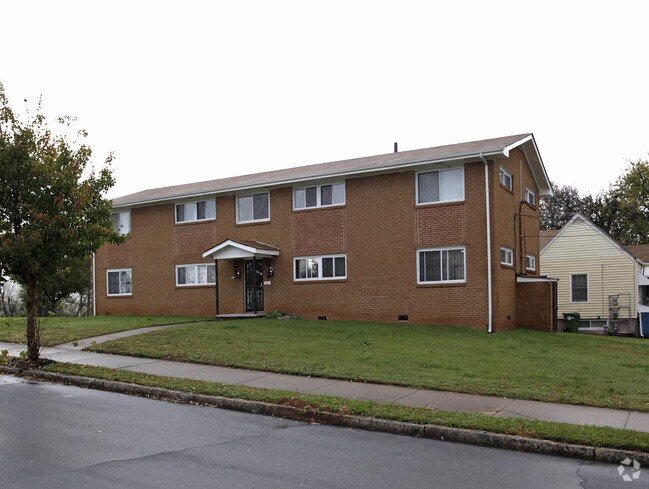 Building Photo - 412 SE Todd St