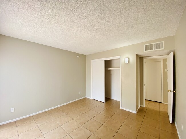 Building Photo - Huge Adobe 2 Bed/1Bath Adobe Townhome in C...