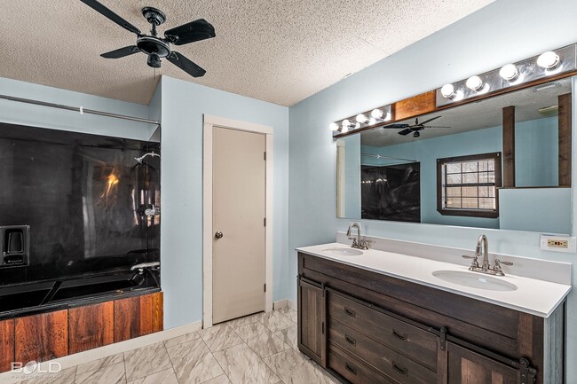 Building Photo - 1013 Peyton Ave