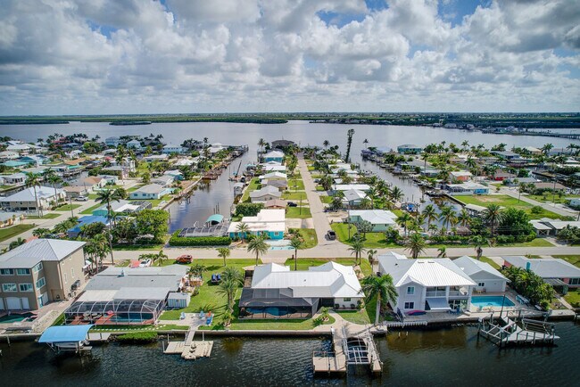 Building Photo - 11599 Island Ave