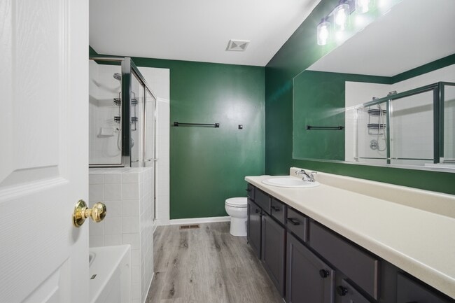 Building Photo - 1929 Golden Gate Ln