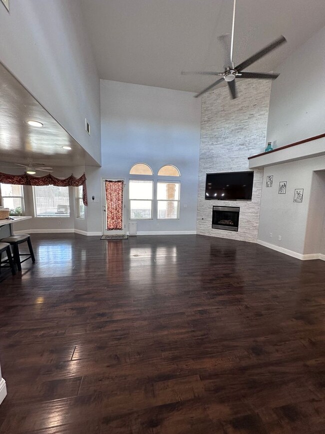 Building Photo - 5302 Doble Aguila Way