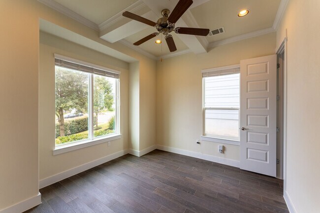 Building Photo - Spacious, Stylish, and Perfectly Located 3 Bedrooms, 2.5 Bathrooms in North Shields!!!