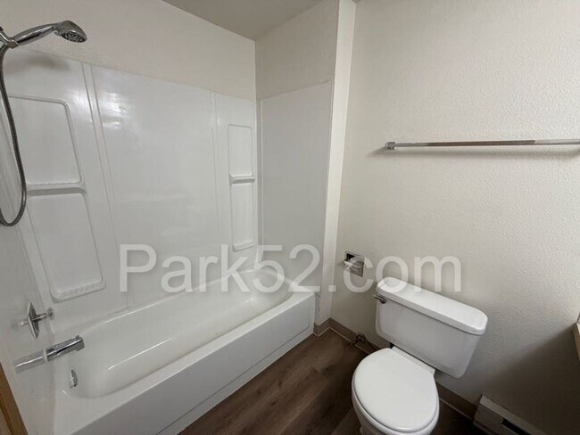 Building Photo - 5025 S Orchard #B