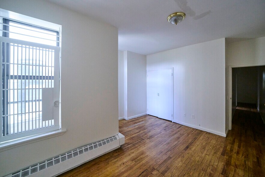 Building Photo - 248 Madison St