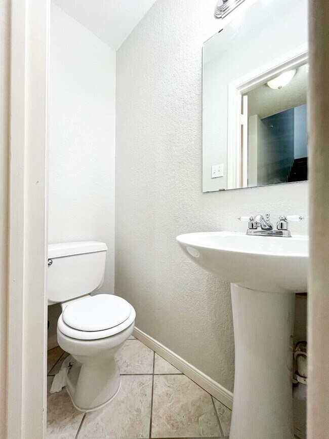 Building Photo - 2302 Wales Cir