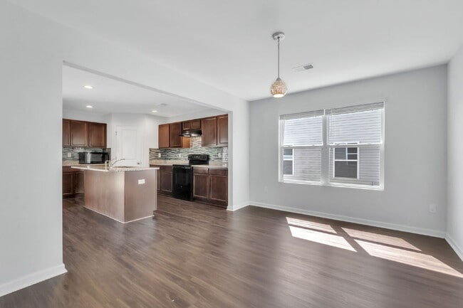 Building Photo - Modern 4-Bedroom Home in Butler Knoll in I...