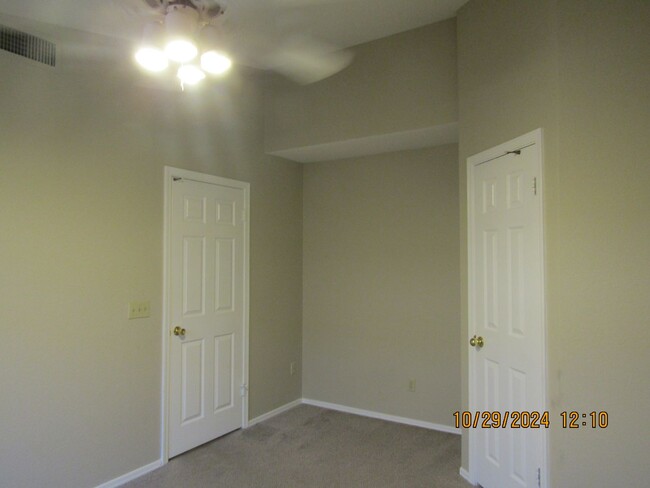 Building Photo - Single Story 3 bedroom 2 Bath with Private...