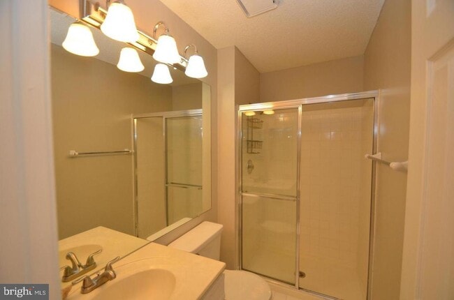 Building Photo - 3907 Golf Tee Ct