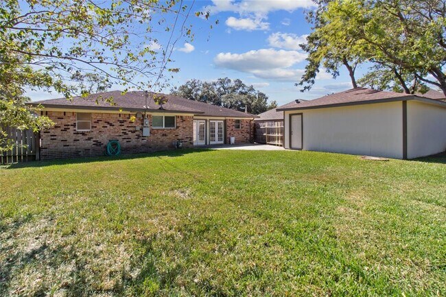 Building Photo - 5818 Silver Frst Dr