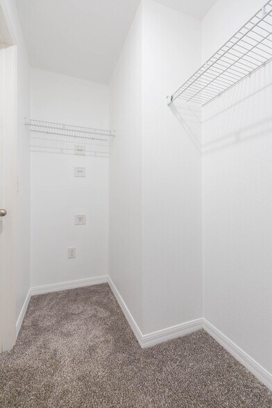 Building Photo - 15939 Fishhawk View Dr