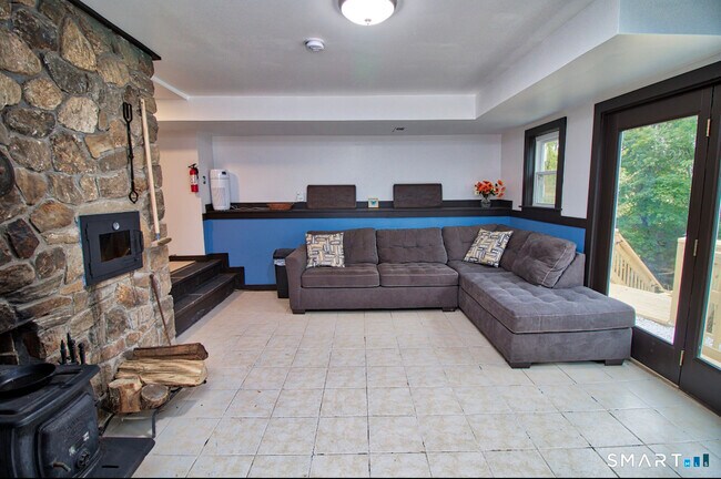 Building Photo - 15 Lower Rd