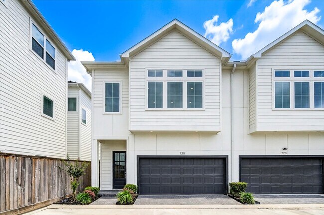 Building Photo - 730 Carriage Knls Dr