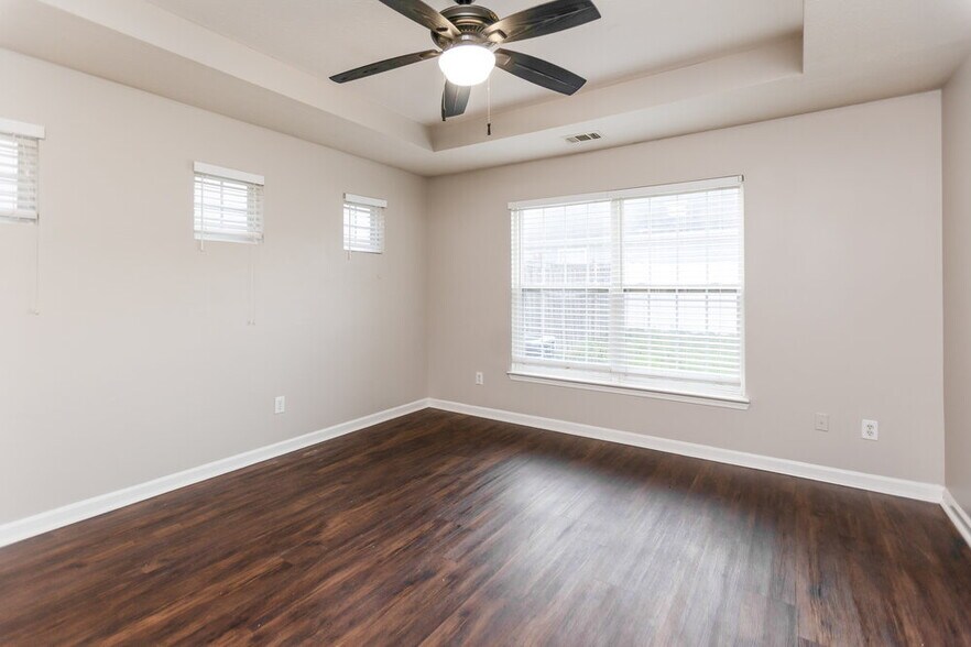 Building Photo - 320 Arrowhead Dr