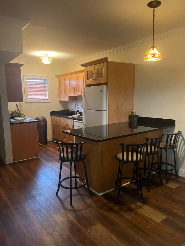 Building Photo - 413 Swallow Dr