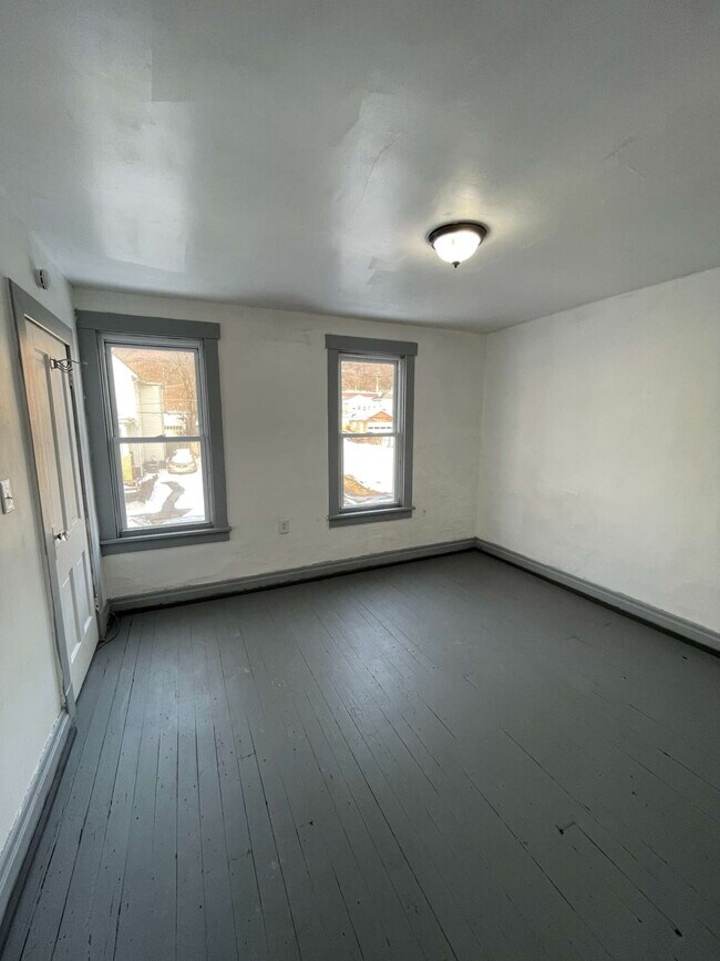 Building Photo - 618 Penn Ave