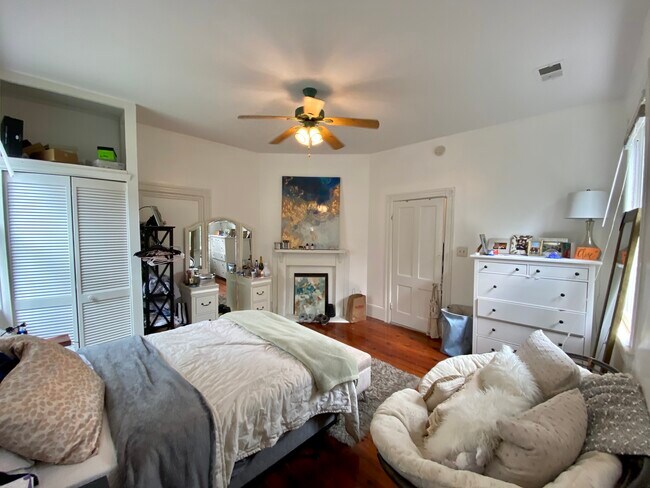 Building Photo - 79 Smith St