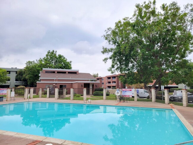 Building Photo - 2 bed/ 1 bath with a BIG Backyard in Escondido!! AVAILABLE NOW!!