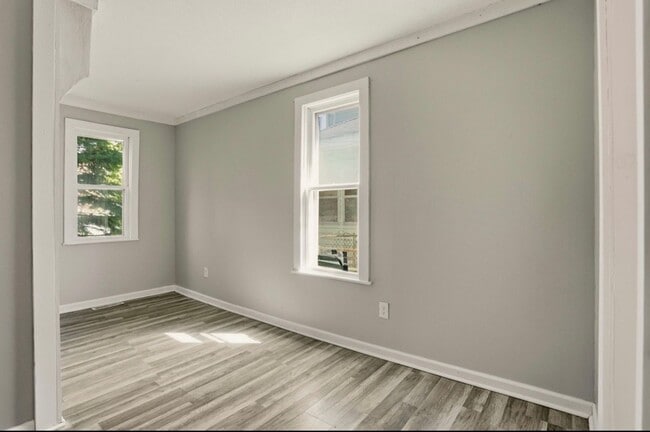 Building Photo - Updated 3BR Home with New Kitchen & 2-Car Garage