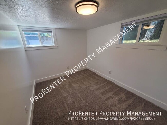 Building Photo - 145 W 200 N