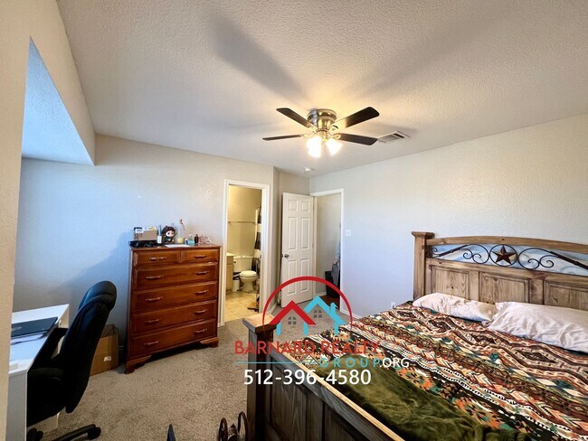 Building Photo - Available Mid July: Well maintained Duplex with Garage and Yard- Close to TX State Bus Stop!