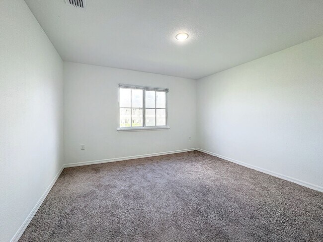 Building Photo - Townhouse For Lease in Saint Cloud