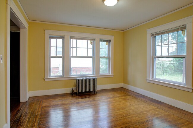 Building Photo - 123 Warren Ave