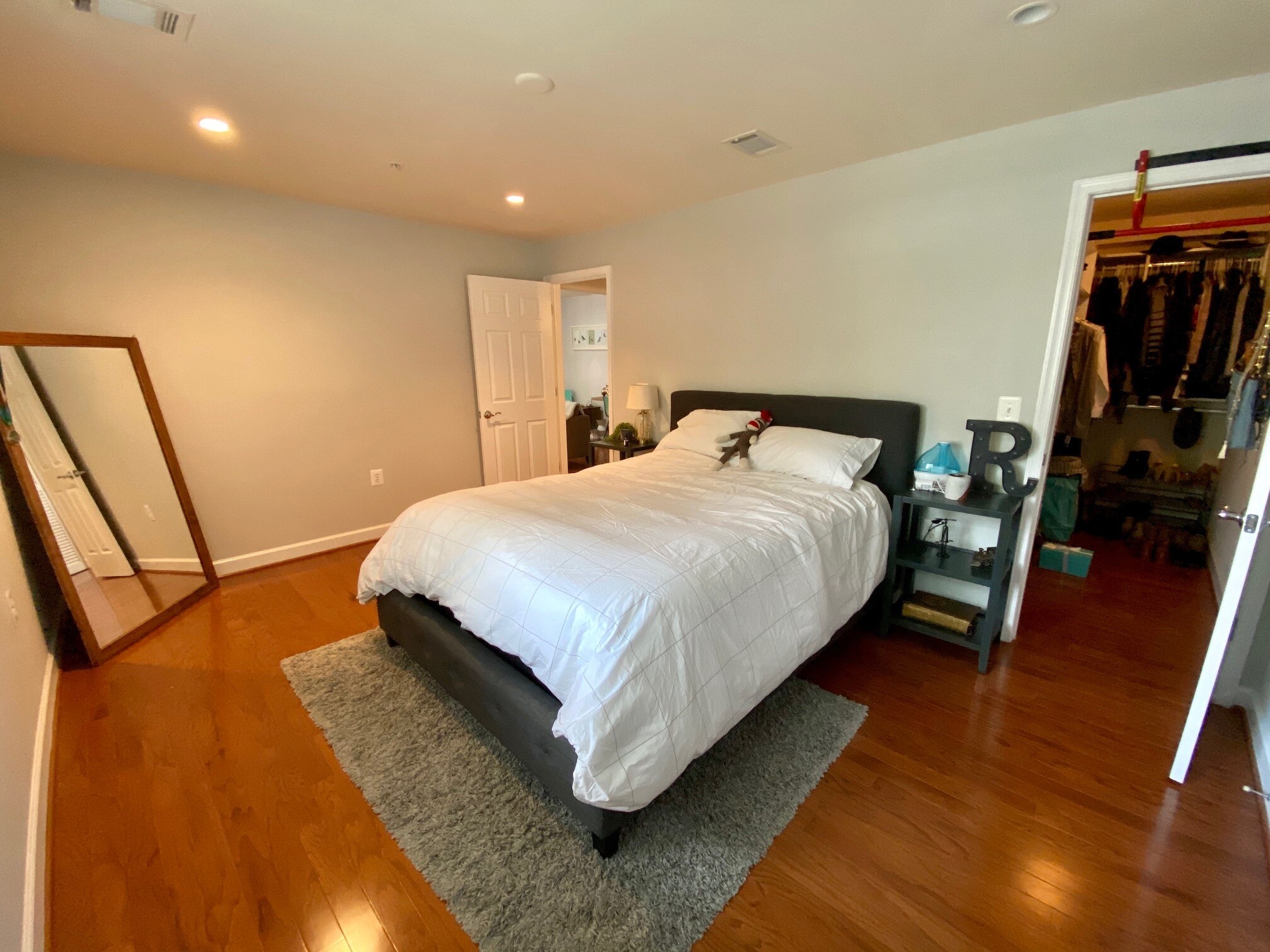 bedroom - 4149 S Four Mile Run Dr