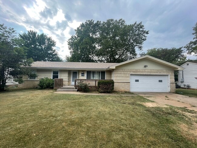 Building Photo - Charming Springfield home off South Campbell