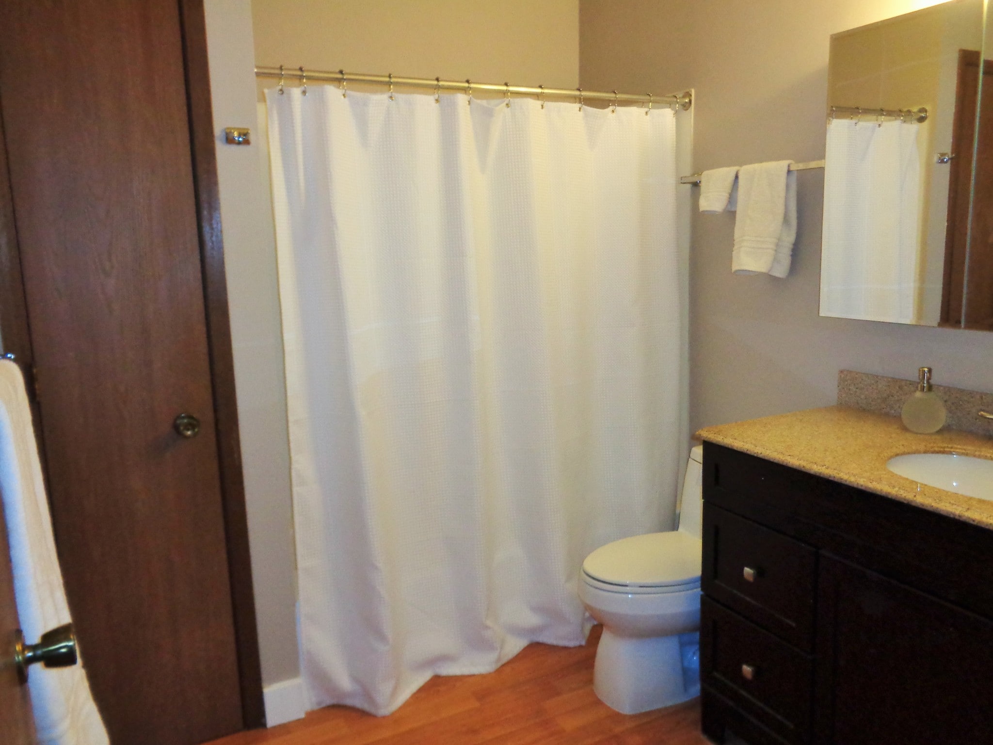 Bath w/Tub Shower - 140 W 11th Ave