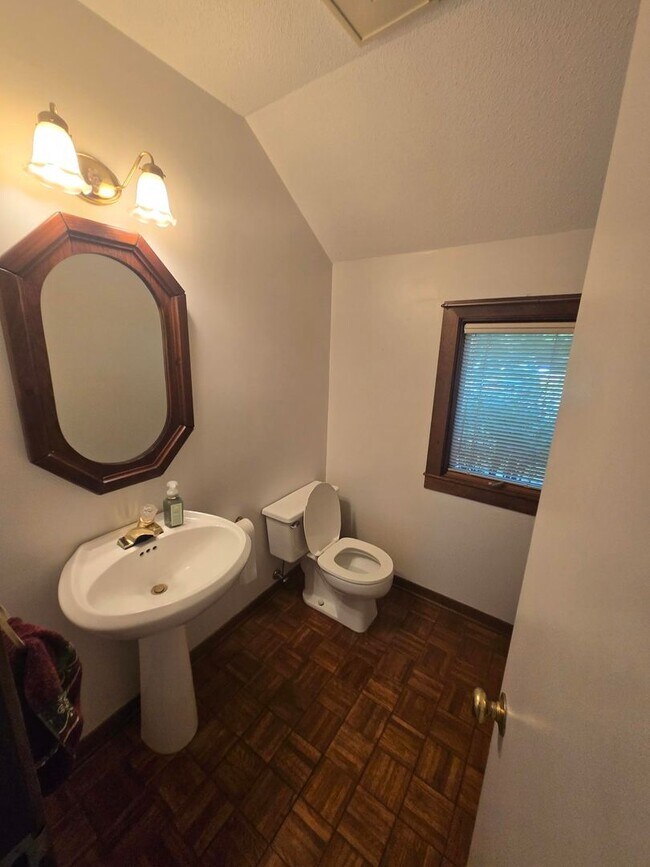 Building Photo - Spacious 3-Bedroom Condo in Gated Community – Modern Comfort & Convenience!