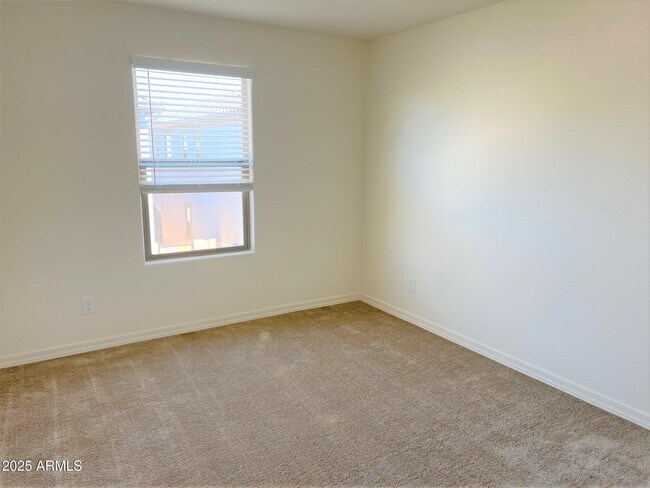 Building Photo - 3916 S 58th Ln