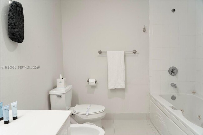 Building Photo - 17050 N Bay Rd