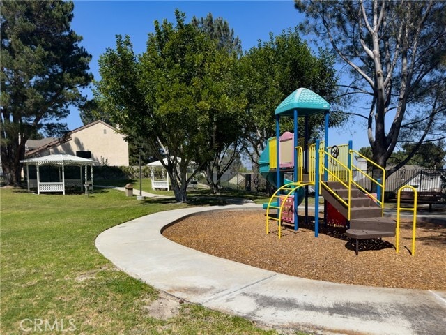 Building Photo - 5 Elmbrook