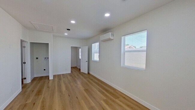 Building Photo - 5924 Whitewood Ave