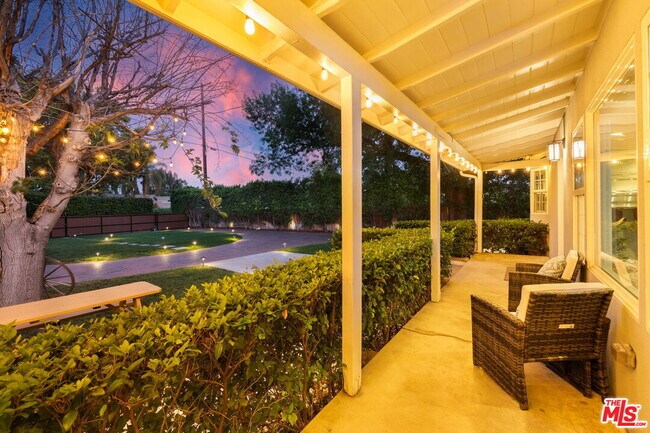 Building Photo - 8345 White Oak Ave