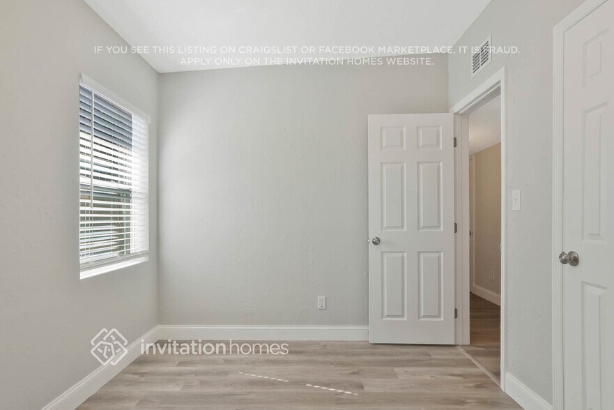 Building Photo - 6044 Yucatan Dr