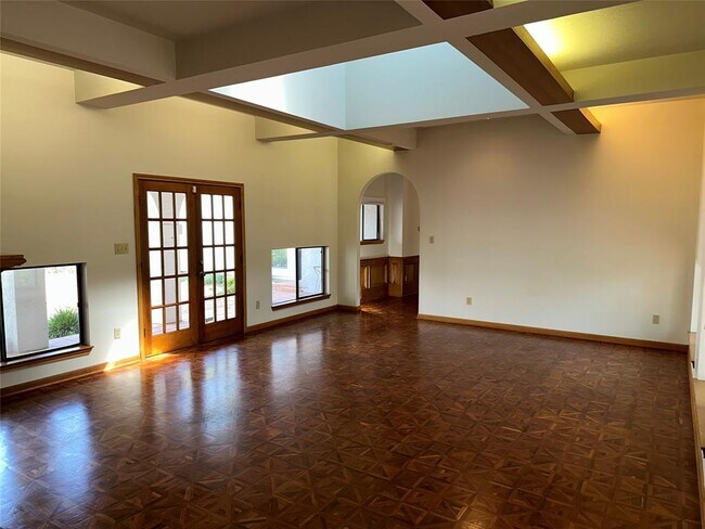 Building Photo - 1100 Crystal Creek Dr