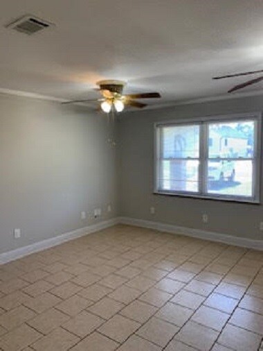 Building Photo - 812 Amar St
