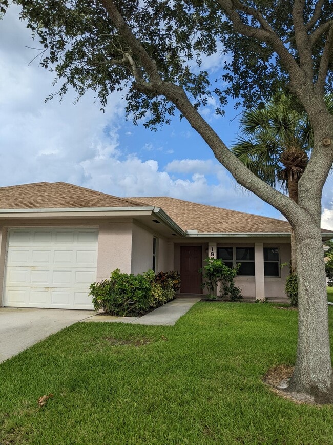 Building Photo - 1804 Blue Heron Ln