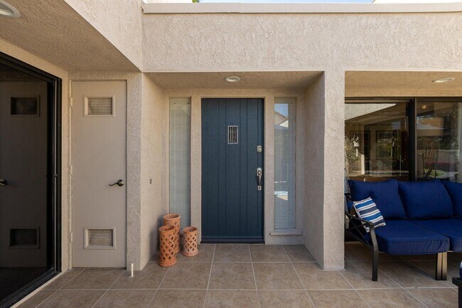 Building Photo - 303 Forest Hills Dr