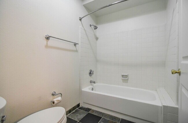 Building Photo - 1224 W Boxelder Cir