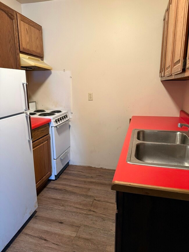 Building Photo - 210 S Eaton St