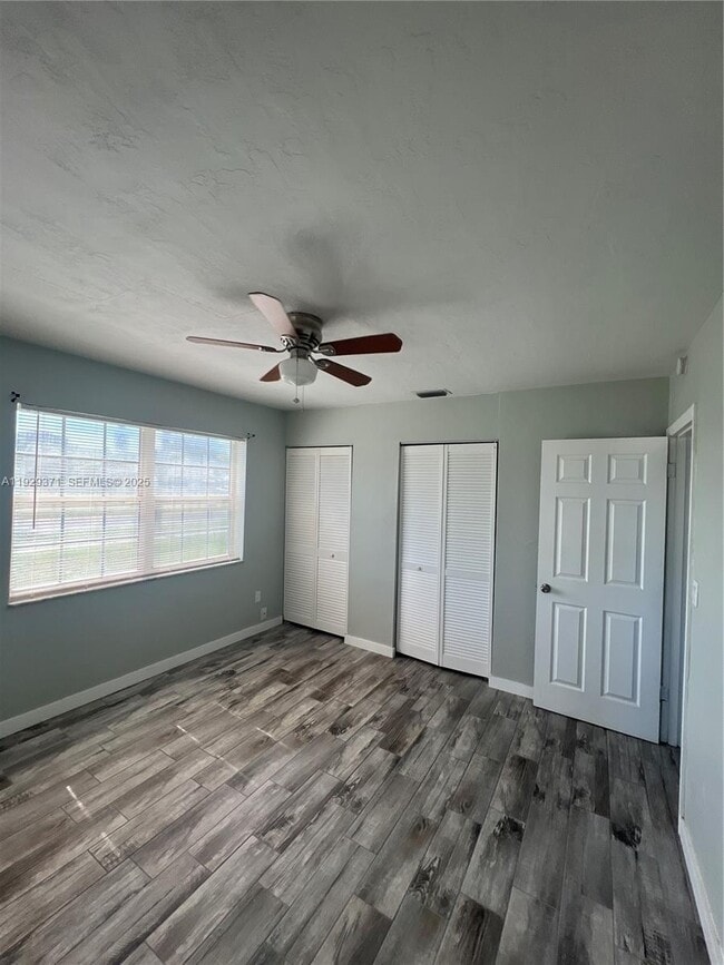 Building Photo - 1011 Bianca