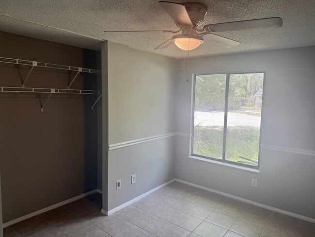Building Photo - 3/2 in Port Richey!