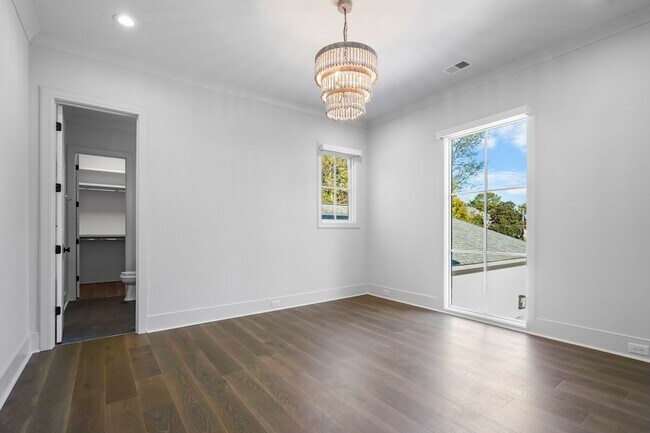 Building Photo - 3311 Skyline Dr